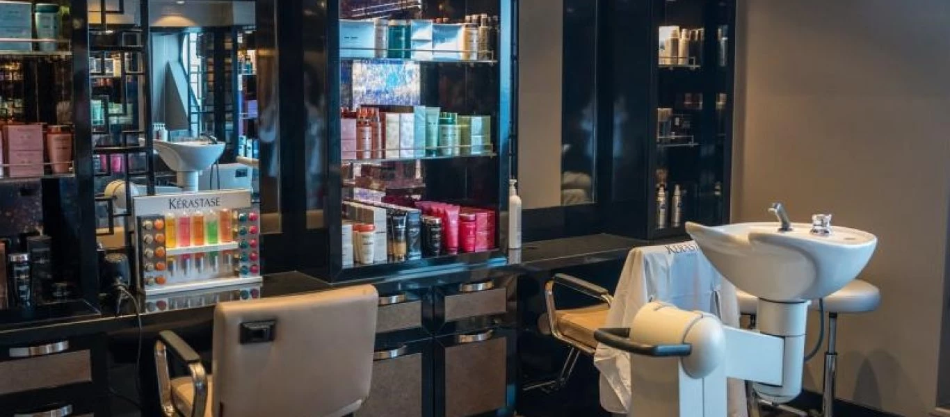 Aυτα είναι τα νέα μέτρα που θα ισχύουν για τη λειτουργία κομμωτηρίων και βιβλιοπωλείων